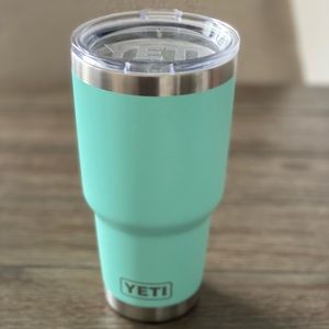 YETI Rambler 30 oz Stainless Steel Vacuum Insulated Tumbler